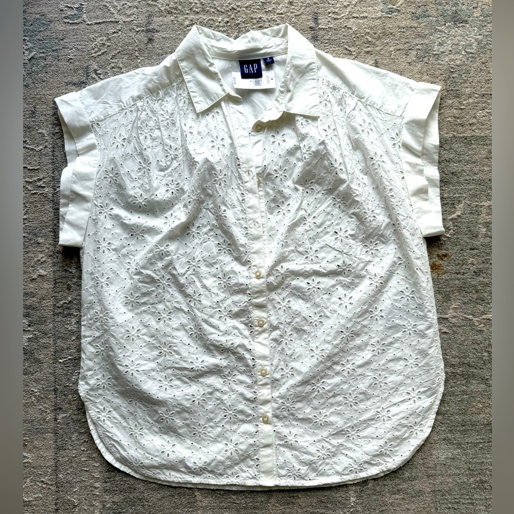 GAP Eyelet Top - NWT